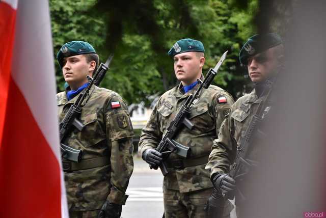 [WIDEO/FOTO] Uroczysty pochód rozpoczął uroczystości upamiętniające Rotmistrza Pileckiego