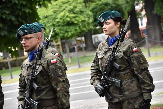 [WIDEO/FOTO] Uroczysty pochód rozpoczął uroczystości upamiętniające Rotmistrza Pileckiego