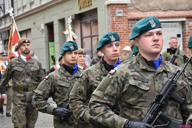 [WIDEO/FOTO] Uroczysty pochód rozpoczął uroczystości upamiętniające Rotmistrza Pileckiego