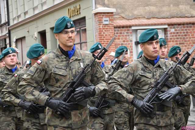 [WIDEO/FOTO] Uroczysty pochód rozpoczął uroczystości upamiętniające Rotmistrza Pileckiego