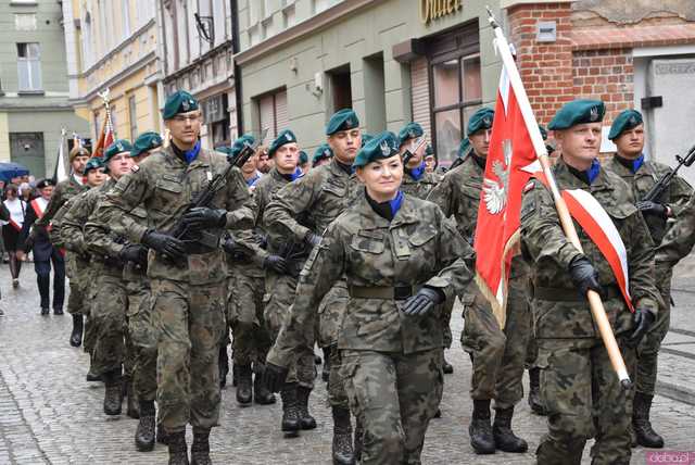 [WIDEO/FOTO] Uroczysty pochód rozpoczął uroczystości upamiętniające Rotmistrza Pileckiego