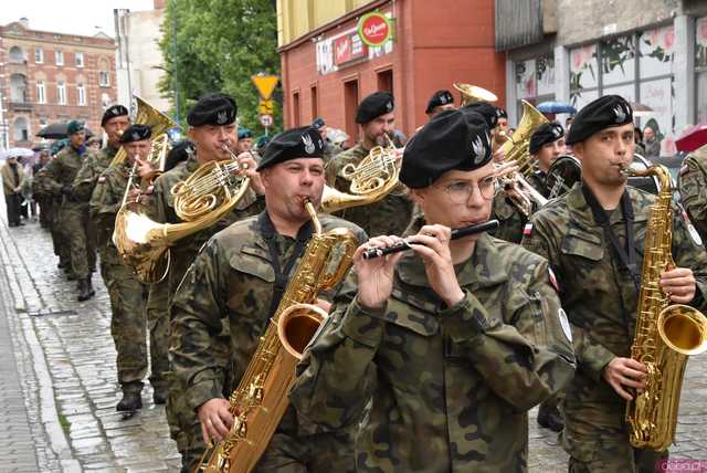 [WIDEO/FOTO] Uroczysty pochód rozpoczął uroczystości upamiętniające Rotmistrza Pileckiego
