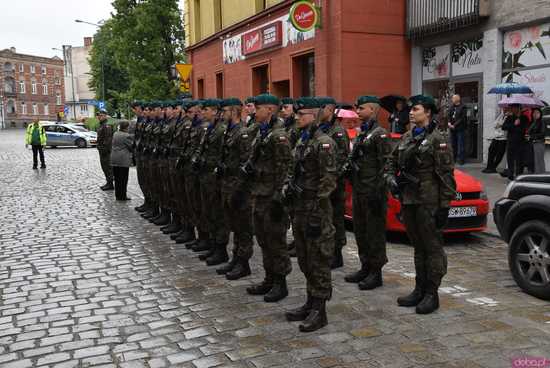 [WIDEO/FOTO] Uroczysty pochód rozpoczął uroczystości upamiętniające Rotmistrza Pileckiego