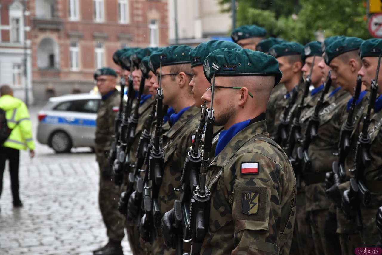 [WIDEO/FOTO] Uroczysty pochód rozpoczął uroczystości upamiętniające Rotmistrza Pileckiego