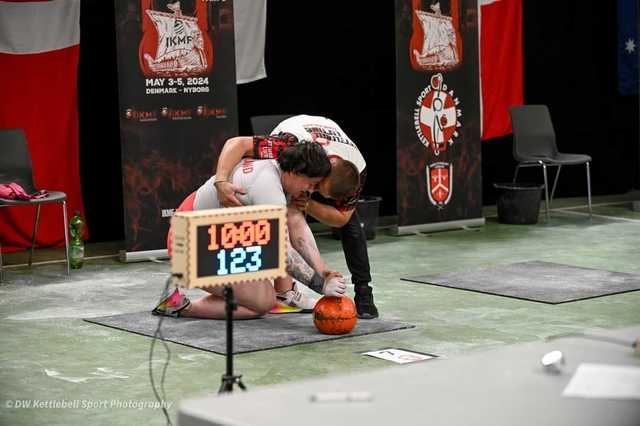 [FOTO] Świdniczanka Wiktoria Jabłońska mistrzynią i rekordzistką świata w kettlebell! 