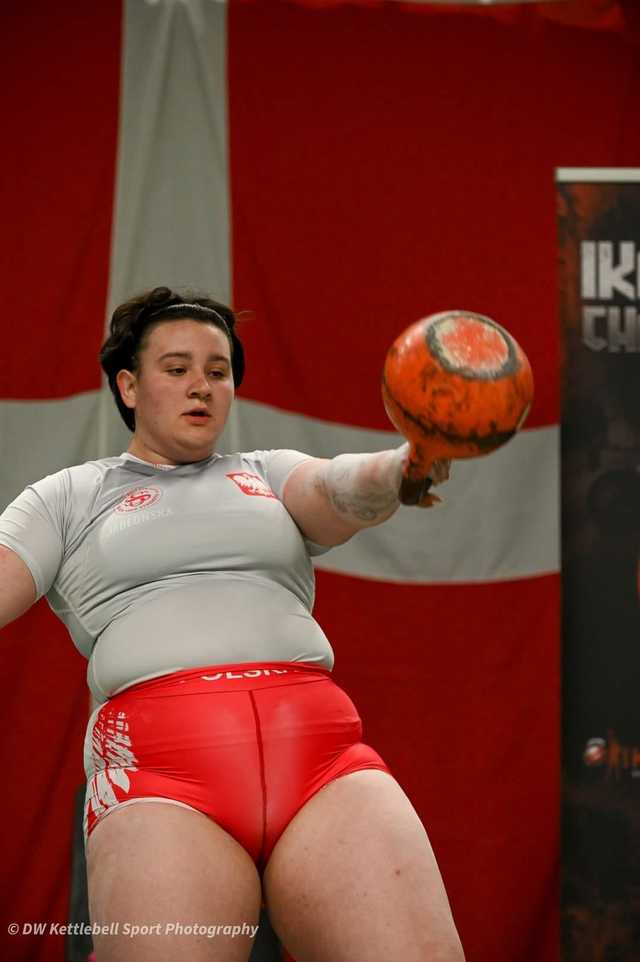 [FOTO] Świdniczanka Wiktoria Jabłońska mistrzynią i rekordzistką świata w kettlebell! 