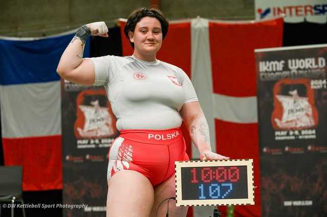 [FOTO] Świdniczanka Wiktoria Jabłońska mistrzynią i rekordzistką świata w kettlebell! 