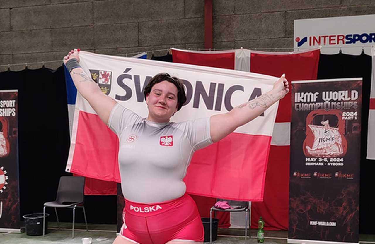 [FOTO] Świdniczanka Wiktoria Jabłońska mistrzynią i rekordzistką świata w kettlebell! 