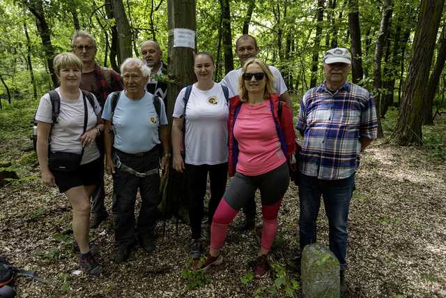 [FOTO] Stanęli na szczycie Góry Pyszczyńskiej i zdobyli Koronę Wzgórz Ziemi Żarowskiej!