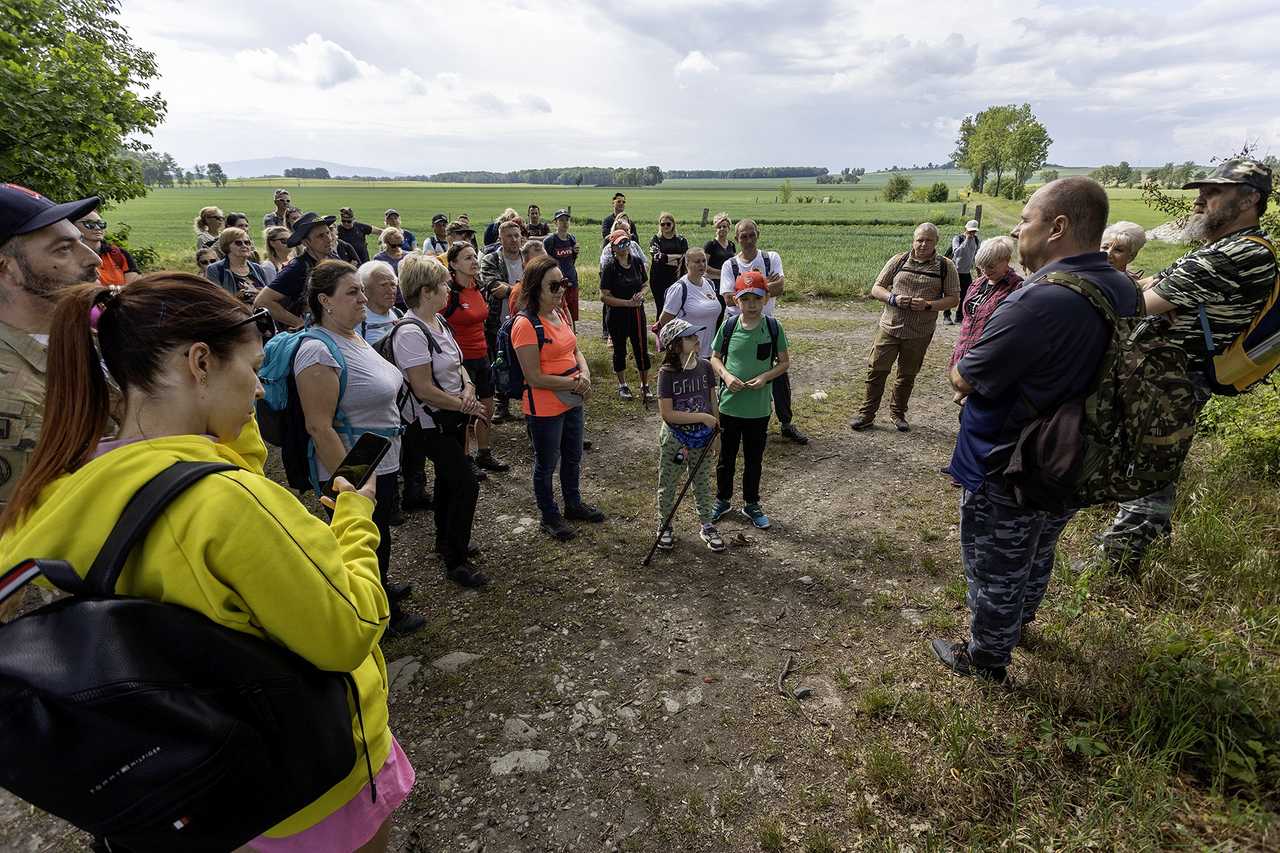 [FOTO] Stanęli na szczycie Góry Pyszczyńskiej i zdobyli Koronę Wzgórz Ziemi Żarowskiej!