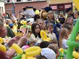 [WIDEO/FOTO] Żółty Marsz Nadziei okrążył świdnicki rynek na zwieńczenie VI edycji Pól Nadziei. Okrągły jubileusz obchodziło TPC Hospicjum