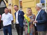[WIDEO/FOTO] Żółty Marsz Nadziei okrążył świdnicki rynek na zwieńczenie VI edycji Pól Nadziei. Okrągły jubileusz obchodziło TPC Hospicjum