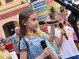 [WIDEO/FOTO] Żółty Marsz Nadziei okrążył świdnicki rynek na zwieńczenie VI edycji Pól Nadziei. Okrągły jubileusz obchodziło TPC Hospicjum