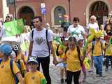 [WIDEO/FOTO] Żółty Marsz Nadziei okrążył świdnicki rynek na zwieńczenie VI edycji Pól Nadziei. Okrągły jubileusz obchodziło TPC Hospicjum