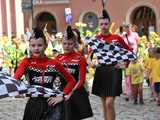 [WIDEO/FOTO] Żółty Marsz Nadziei okrążył świdnicki rynek na zwieńczenie VI edycji Pól Nadziei. Okrągły jubileusz obchodziło TPC Hospicjum