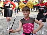 [WIDEO/FOTO] Żółty Marsz Nadziei okrążył świdnicki rynek na zwieńczenie VI edycji Pól Nadziei. Okrągły jubileusz obchodziło TPC Hospicjum