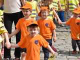 [WIDEO/FOTO] Żółty Marsz Nadziei okrążył świdnicki rynek na zwieńczenie VI edycji Pól Nadziei. Okrągły jubileusz obchodziło TPC Hospicjum