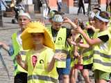 [WIDEO/FOTO] Żółty Marsz Nadziei okrążył świdnicki rynek na zwieńczenie VI edycji Pól Nadziei. Okrągły jubileusz obchodziło TPC Hospicjum