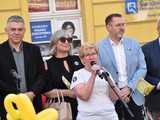 [WIDEO/FOTO] Żółty Marsz Nadziei okrążył świdnicki rynek na zwieńczenie VI edycji Pól Nadziei. Okrągły jubileusz obchodziło TPC Hospicjum