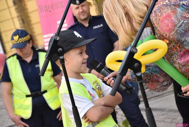 [WIDEO/FOTO] Żółty Marsz Nadziei okrążył świdnicki rynek na zwieńczenie VI edycji Pól Nadziei. Okrągły jubileusz obchodziło TPC Hospicjum