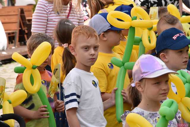 [WIDEO/FOTO] Żółty Marsz Nadziei okrążył świdnicki rynek na zwieńczenie VI edycji Pól Nadziei. Okrągły jubileusz obchodziło TPC Hospicjum