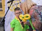 [WIDEO/FOTO] Żółty Marsz Nadziei okrążył świdnicki rynek na zwieńczenie VI edycji Pól Nadziei. Okrągły jubileusz obchodziło TPC Hospicjum