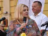 [WIDEO/FOTO] Żółty Marsz Nadziei okrążył świdnicki rynek na zwieńczenie VI edycji Pól Nadziei. Okrągły jubileusz obchodziło TPC Hospicjum