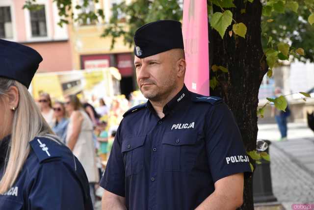 [WIDEO/FOTO] Żółty Marsz Nadziei okrążył świdnicki rynek na zwieńczenie VI edycji Pól Nadziei. Okrągły jubileusz obchodziło TPC Hospicjum