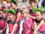 [WIDEO/FOTO] Żółty Marsz Nadziei okrążył świdnicki rynek na zwieńczenie VI edycji Pól Nadziei. Okrągły jubileusz obchodziło TPC Hospicjum