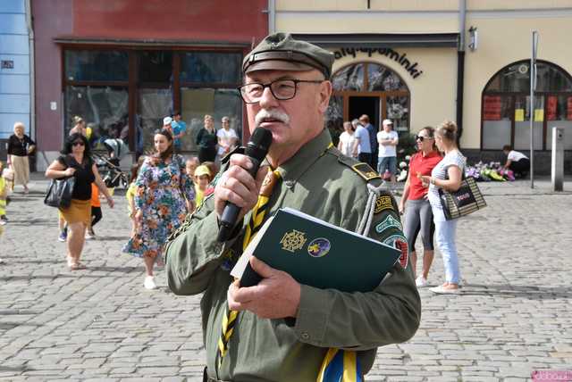 [WIDEO/FOTO] Żółty Marsz Nadziei okrążył świdnicki rynek na zwieńczenie VI edycji Pól Nadziei. Okrągły jubileusz obchodziło TPC Hospicjum