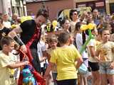 [WIDEO/FOTO] Żółty Marsz Nadziei okrążył świdnicki rynek na zwieńczenie VI edycji Pól Nadziei. Okrągły jubileusz obchodziło TPC Hospicjum