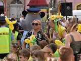 [WIDEO/FOTO] Żółty Marsz Nadziei okrążył świdnicki rynek na zwieńczenie VI edycji Pól Nadziei. Okrągły jubileusz obchodziło TPC Hospicjum