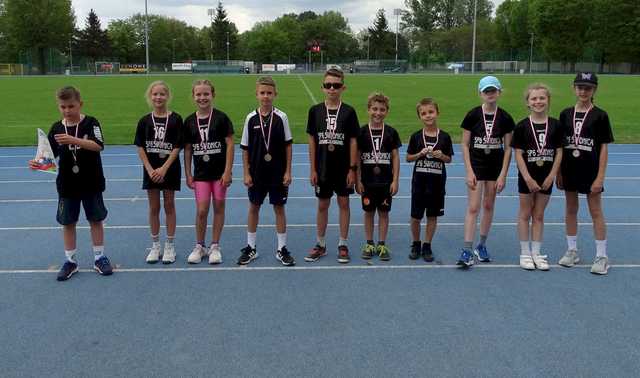 [FOTO] Uczniowie klas II i III rywalizowali w trójbóju lekkoatletycznym