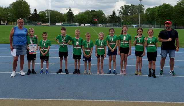 [FOTO] Uczniowie klas II i III rywalizowali w trójbóju lekkoatletycznym