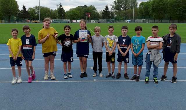 [FOTO] Uczniowie klas II i III rywalizowali w trójbóju lekkoatletycznym