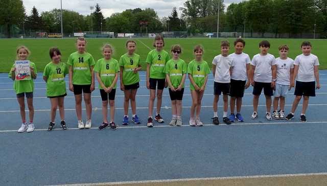 [FOTO] Uczniowie klas II i III rywalizowali w trójbóju lekkoatletycznym