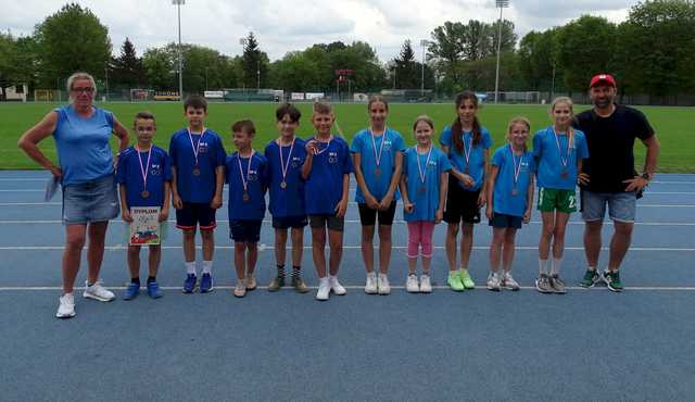 [FOTO] Uczniowie klas II i III rywalizowali w trójbóju lekkoatletycznym