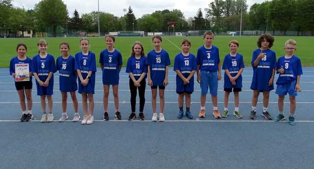 [FOTO] Uczniowie klas II i III rywalizowali w trójbóju lekkoatletycznym