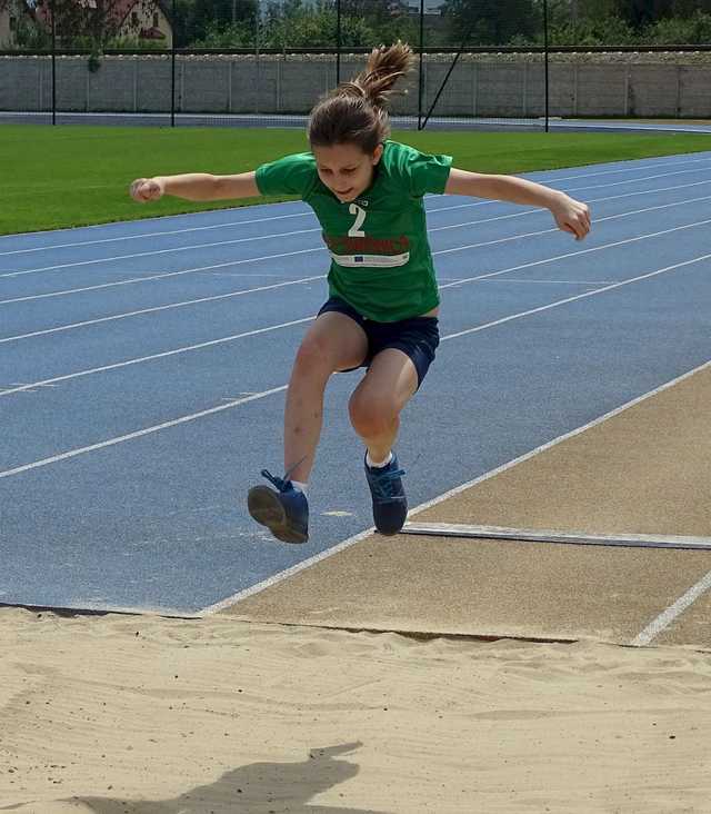 [FOTO] Uczniowie klas II i III rywalizowali w trójbóju lekkoatletycznym