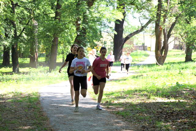 [WYNIKI/FOTO] Żarowscy uczniowie rywalizowali w Wiosennych Biegach Przełajowych