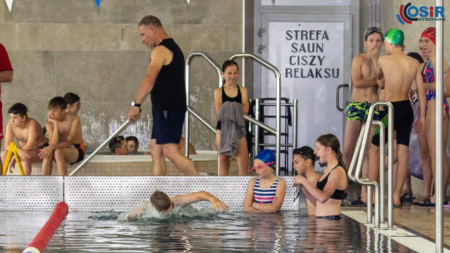 [FOTO] Rywalizowali w zawodach pływackich o Puchar Burmistrza Strzegomia