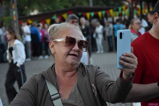 [WIDEO/DUŻO ZDJĘĆ] Zespoły ExMaanam i Mig porwali żarowską publiczność