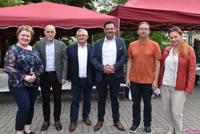 [FOTO] Rozmaite wypieki, masa zabawy i swojskie jadło podczas Turnieju Wsi w Modlęcinie