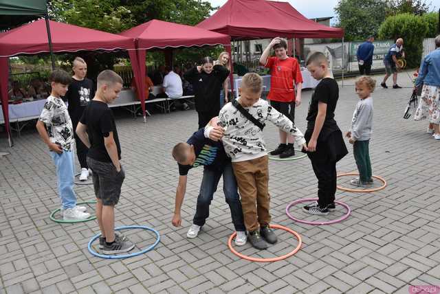 [FOTO] Rozmaite wypieki, masa zabawy i swojskie jadło podczas Turnieju Wsi w Modlęcinie