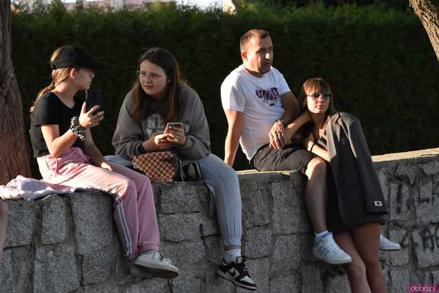 [DUŻO ZDJĘĆ] Piękni i Młodzi porwali żarowską publiczność. Drugi dzień Dni Żarowa pełen atrakcji i dobrej zabawy