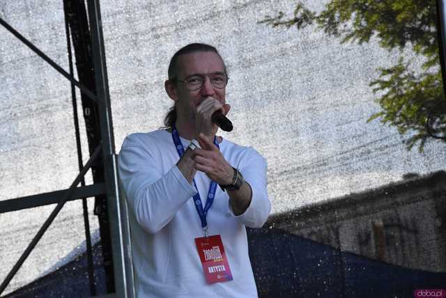 [DUŻO ZDJĘĆ] Piękni i Młodzi porwali żarowską publiczność. Drugi dzień Dni Żarowa pełen atrakcji i dobrej zabawy