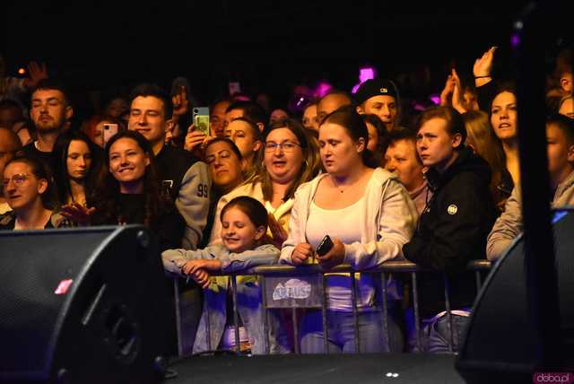 [DUŻO ZDJĘĆ] Piękni i Młodzi porwali żarowską publiczność. Drugi dzień Dni Żarowa pełen atrakcji i dobrej zabawy