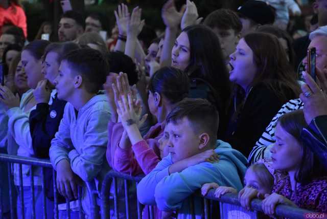 [DUŻO ZDJĘĆ] Piękni i Młodzi porwali żarowską publiczność. Drugi dzień Dni Żarowa pełen atrakcji i dobrej zabawy