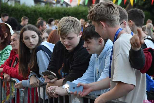 [DUŻO ZDJĘĆ] Piękni i Młodzi porwali żarowską publiczność. Drugi dzień Dni Żarowa pełen atrakcji i dobrej zabawy