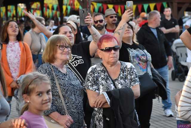 [DUŻO ZDJĘĆ] Piękni i Młodzi porwali żarowską publiczność. Drugi dzień Dni Żarowa pełen atrakcji i dobrej zabawy